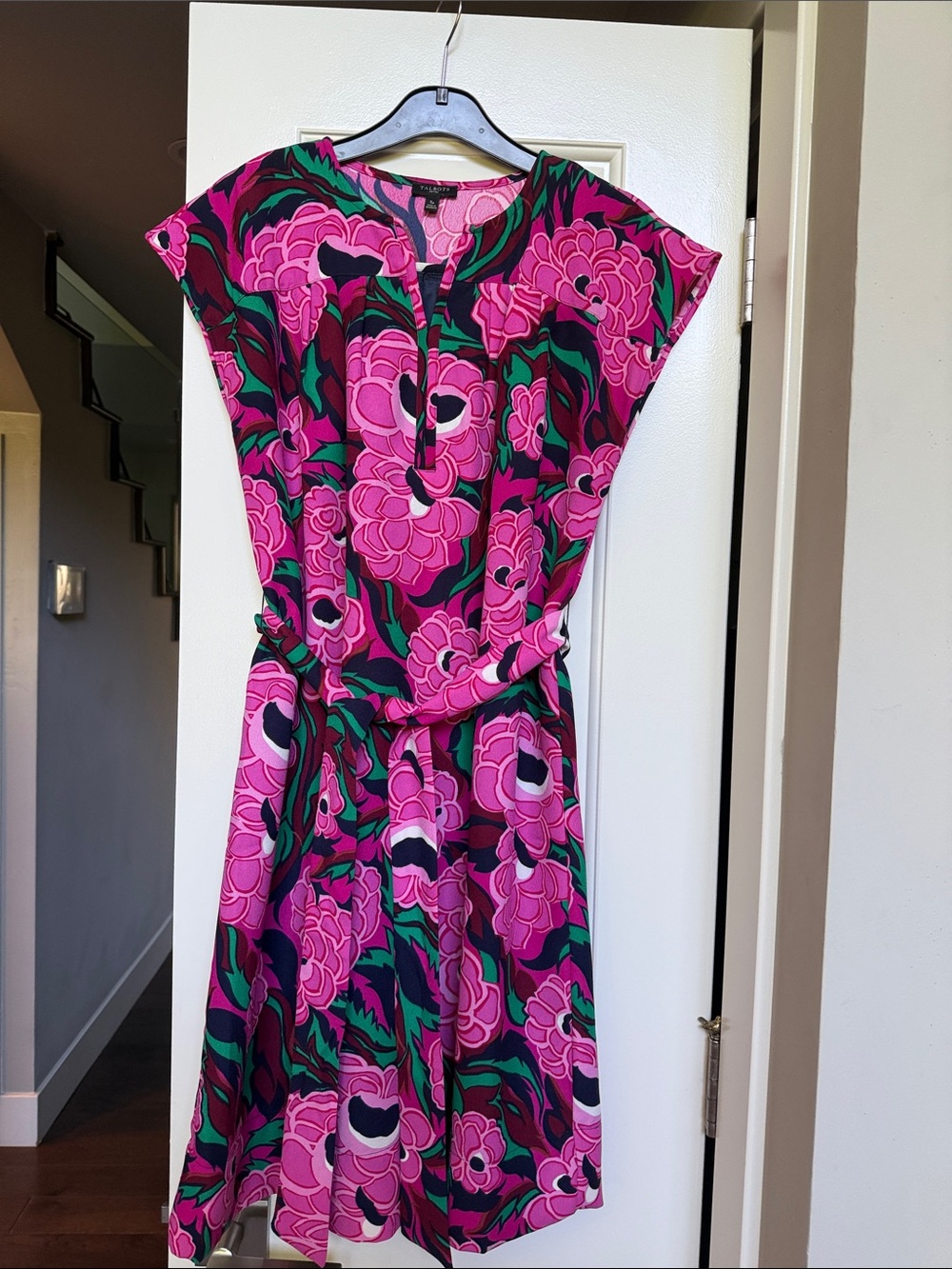 Talbots dress size S Petite dress w belt
37” long. Fully lined Cap sleeve